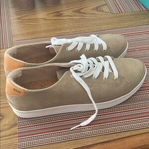 Reef Women's Tan Sneakers with White Laces